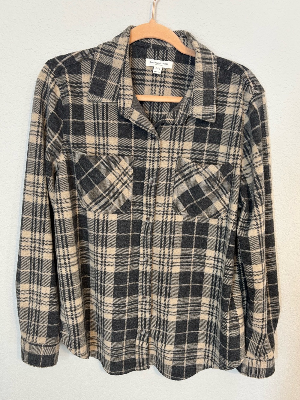beachlunchlounge Black and Cream Plaid Button-Down Shirt - L